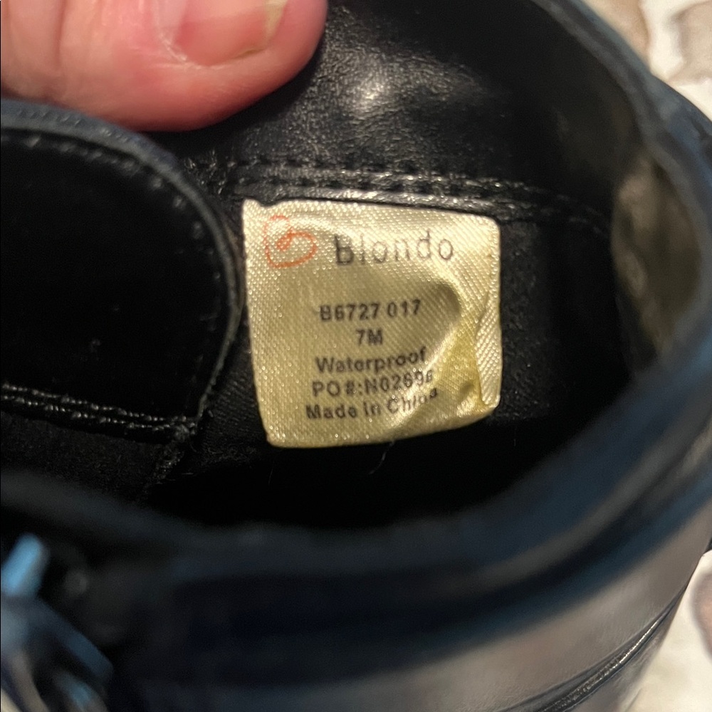 Blondo size 7 Black Ankle Boots with Buckle Straps - Picture 9 of 9